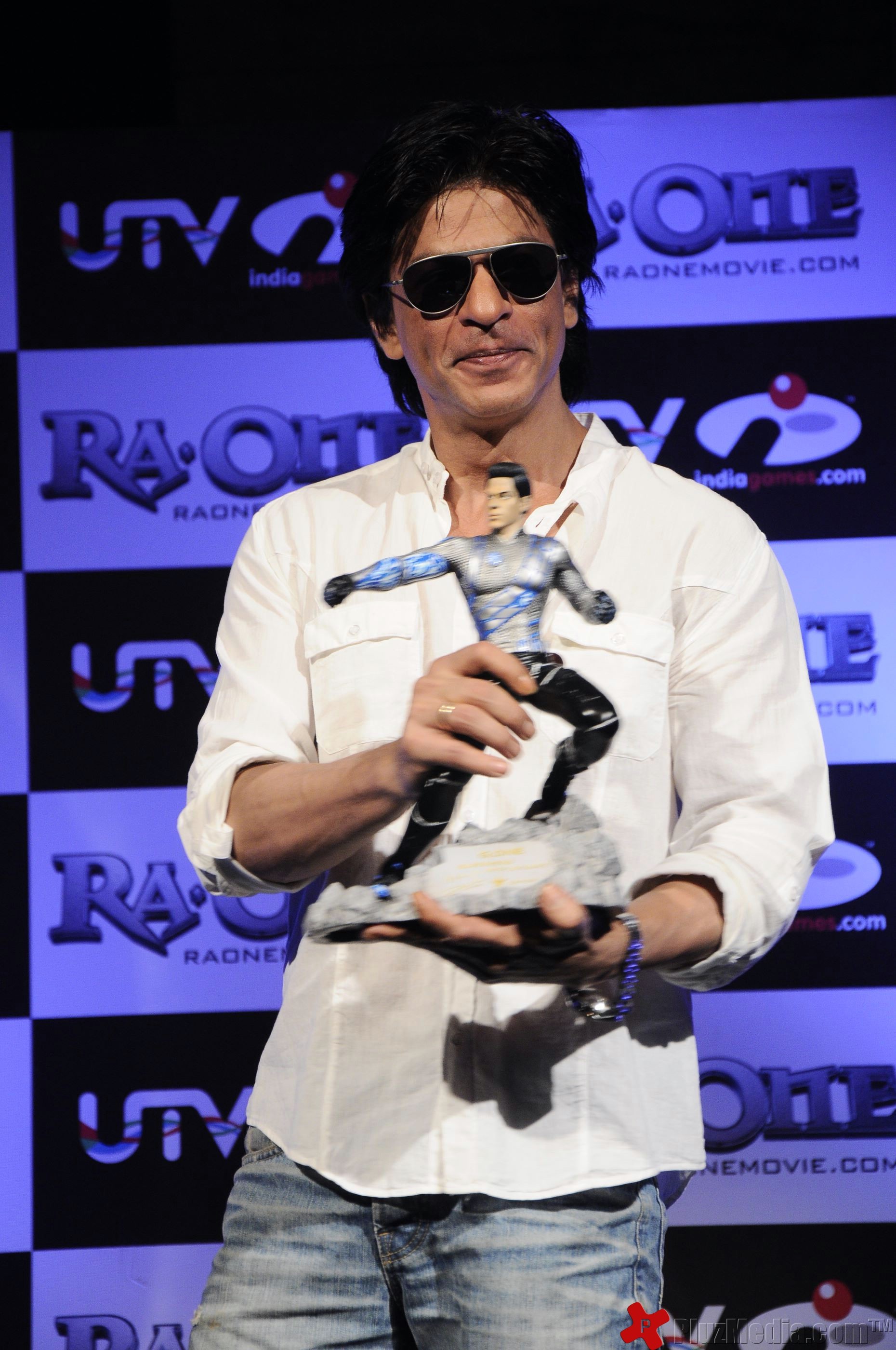 Shahrukh Khan unveils UTV Indiagames Ra.One | Picture 95477